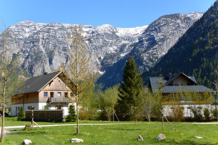 Chaty v zavedenom rezorte pri jazere aj lyžovaní, Hallstatt